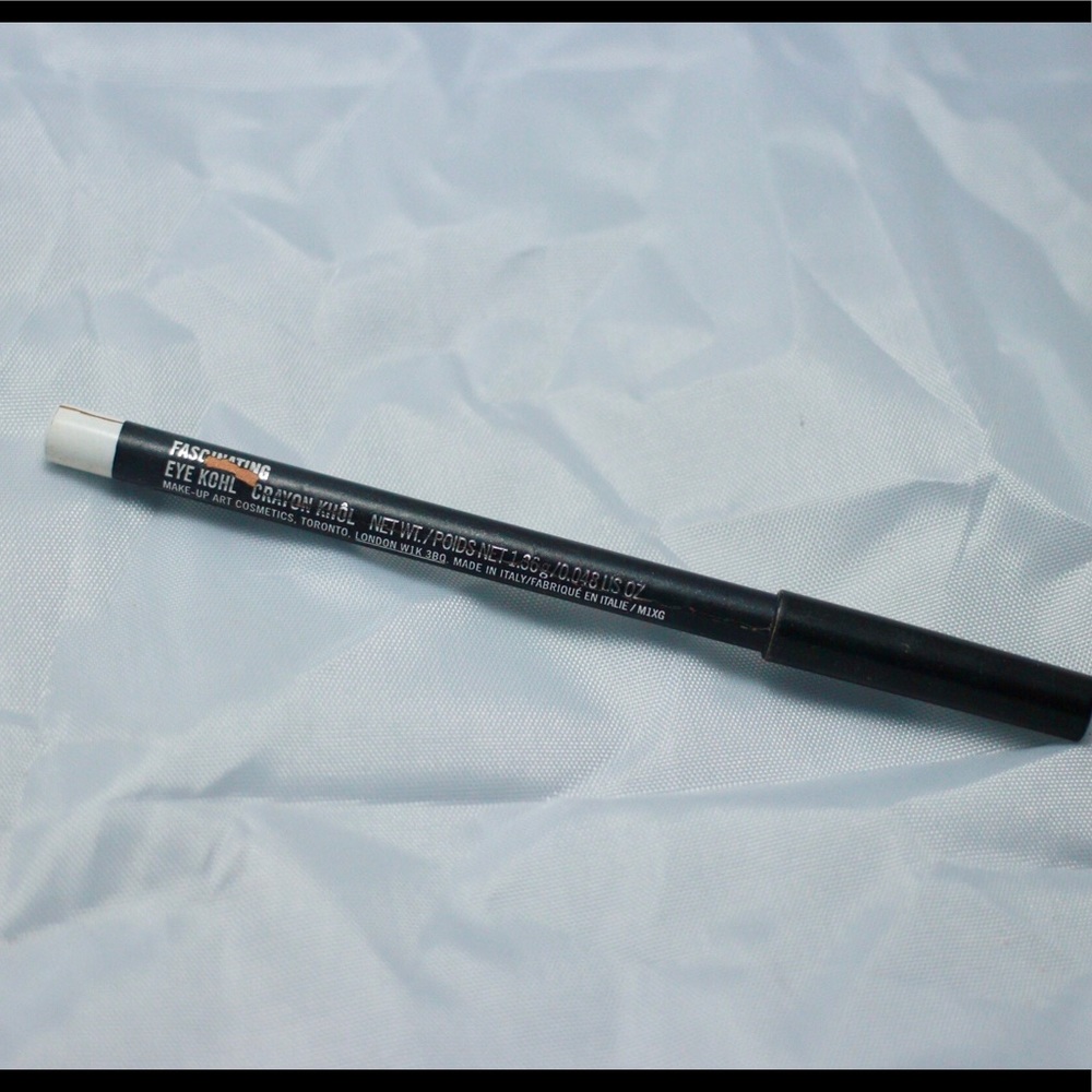 Fascinating white eyeliner MAC cosmetics